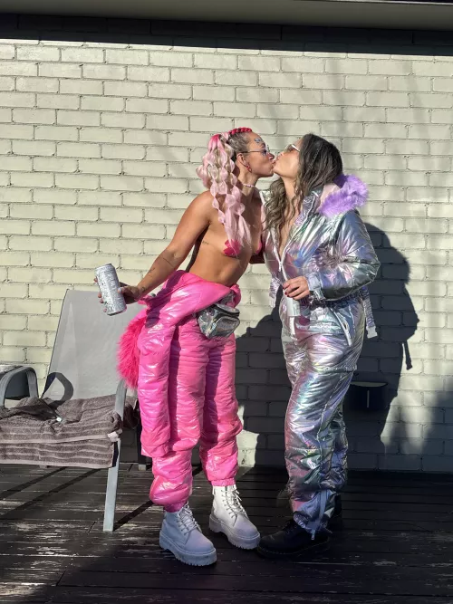 kisses for my girls  by keeksuncensoreddd