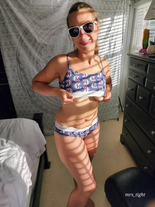 Some saggy mom underboobs. by Mrs_Tight