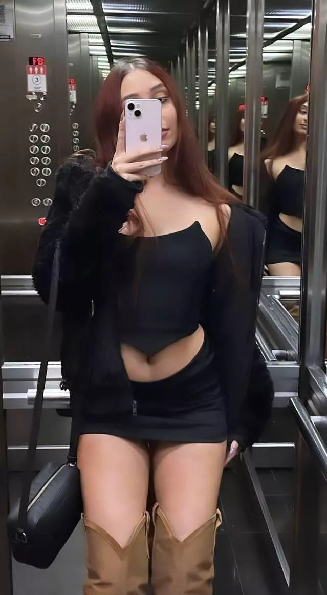 Tight skirt lovers, this one's for you!  posted by RemoteMarsupial3915