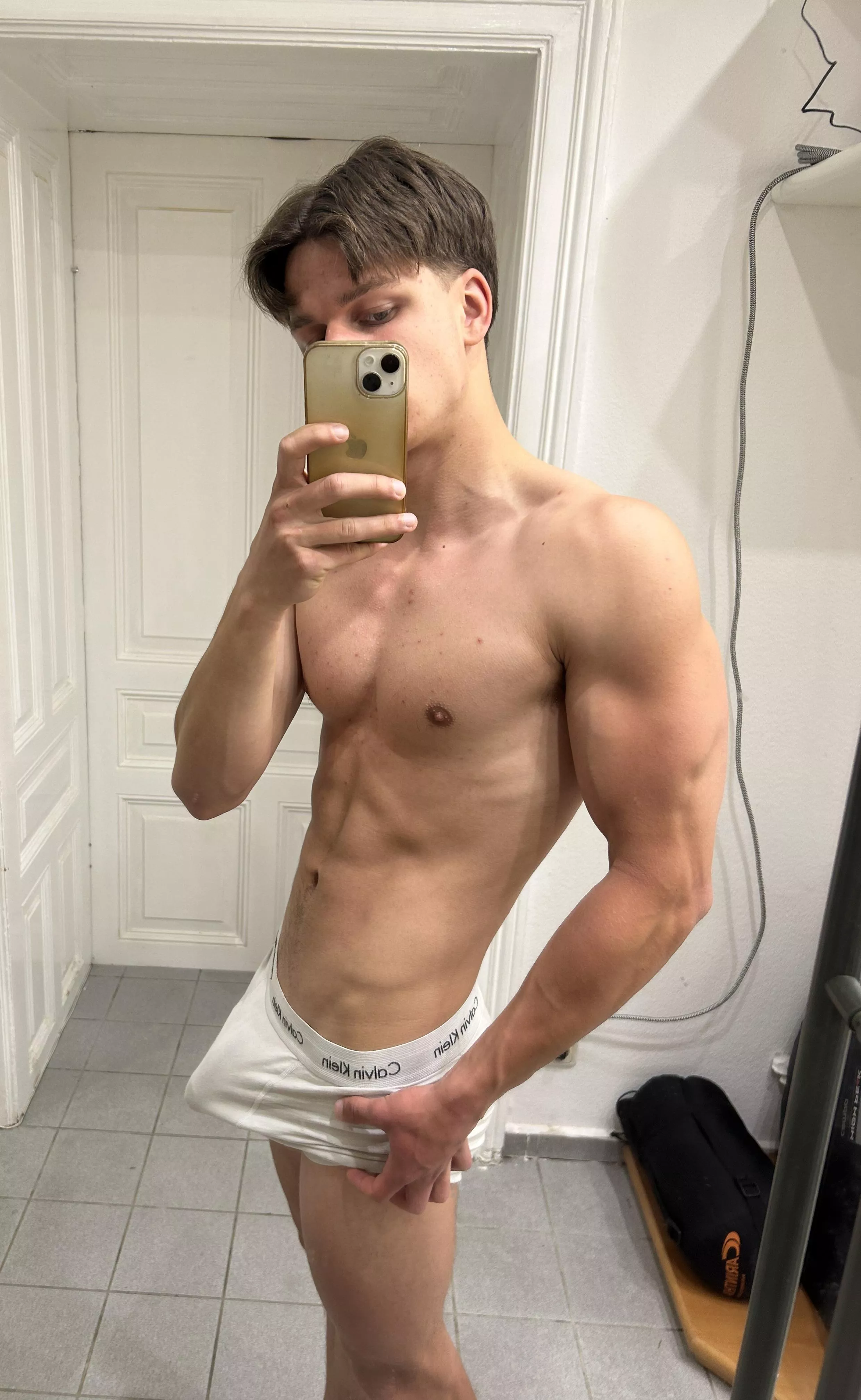 (20)Rate my bulge from 1 to 10 posted by Select_Equipment4297