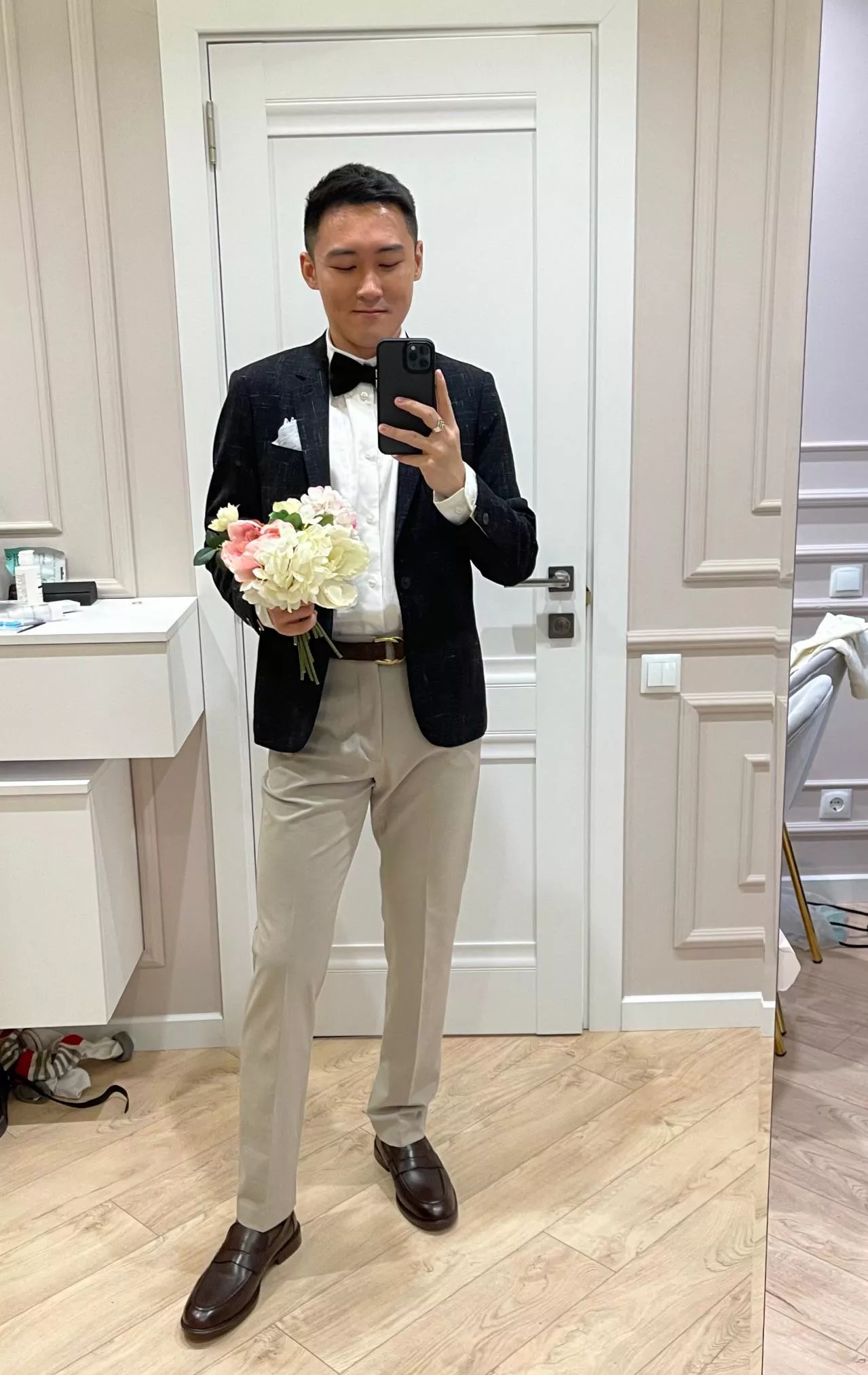 🥂do you like my suit? posted by aacndoh