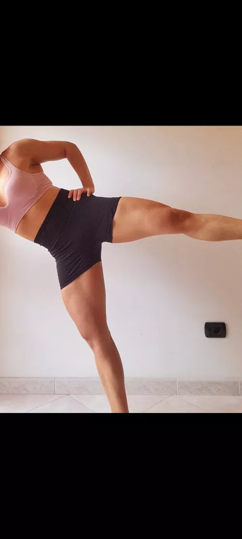 [F] Muscle mommy looking for gym partner who want me sitting in his/her face 😏🍑 warming, it can get wet💦 by yourTinyMuscleMommy