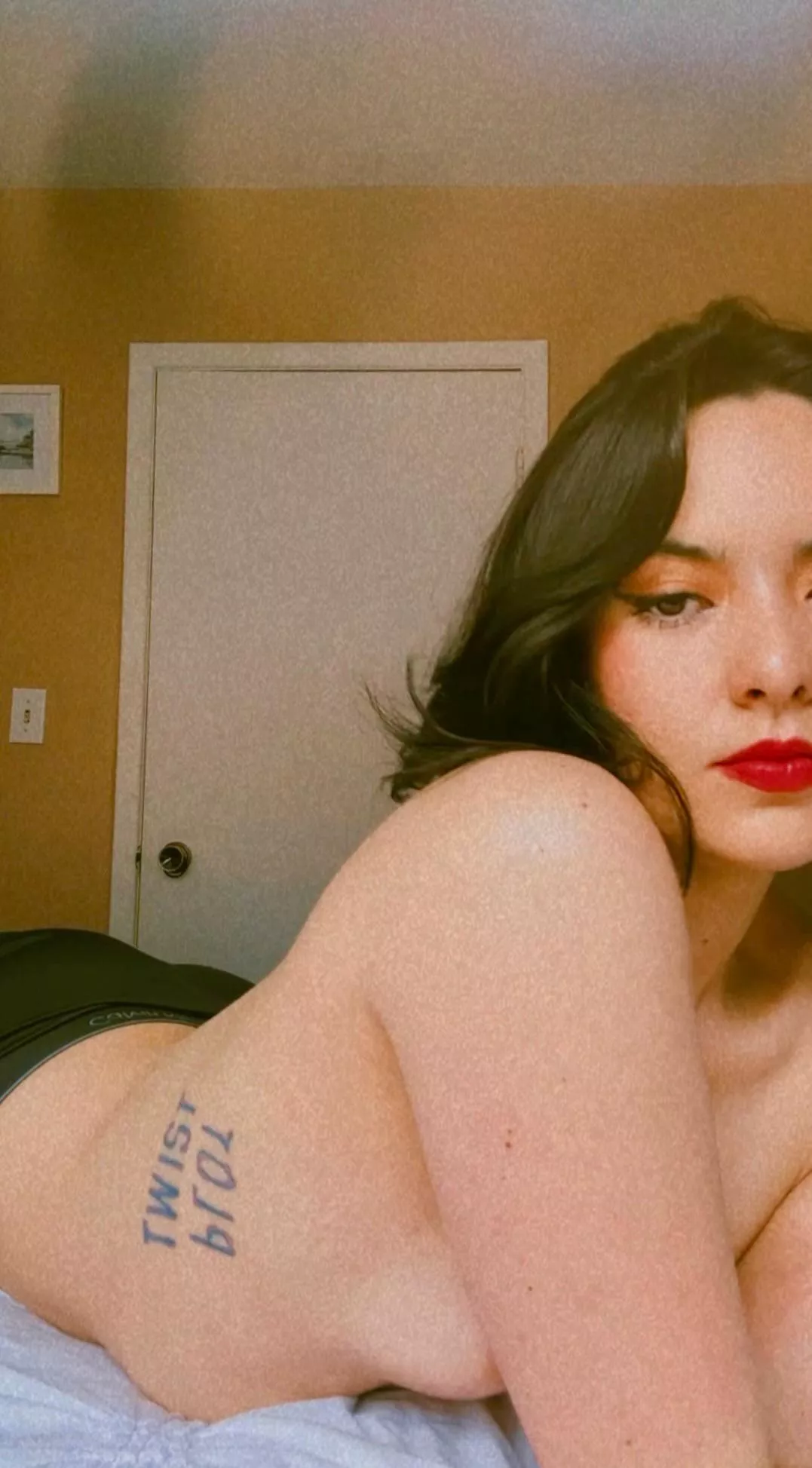 Fuck me in front of a mirror, I look beautiful when I moan  posted by charly_ka