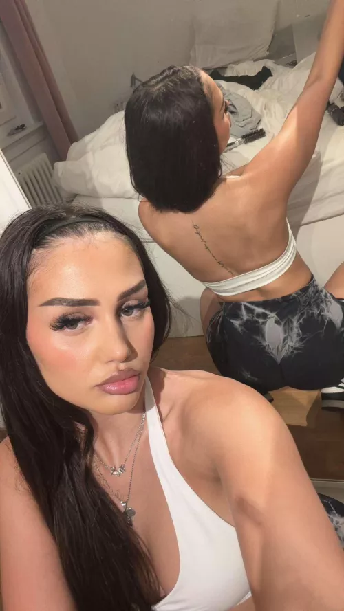 Hey theree @lunaarobertssfit by Consistentgirlcute