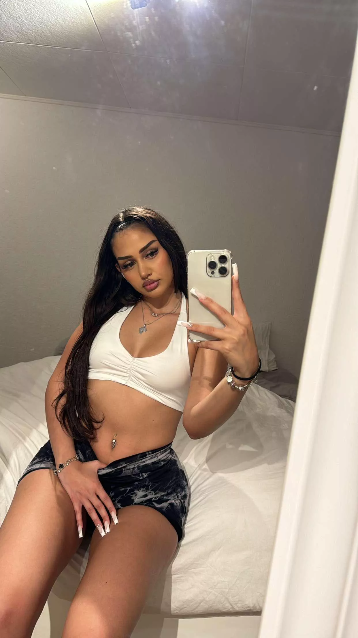 I love to tease at the gym [F] posted by sexymaterialgirl