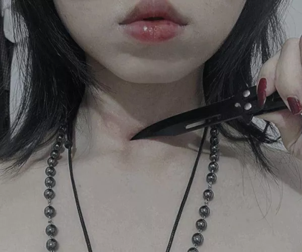 I'm ready to be your goth slut by annie00021