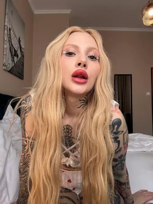 just hoping i’ll make some dicks hard.. by crassfeather