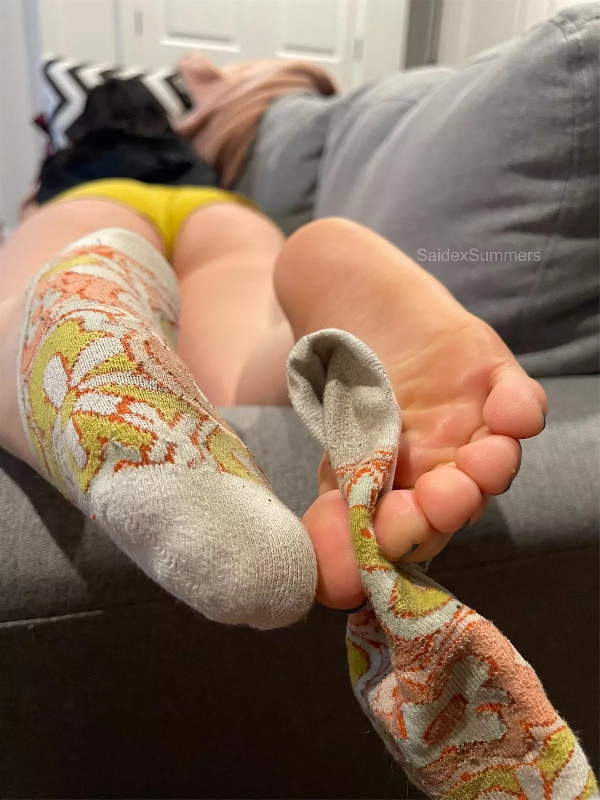 Time to let my feet breath [F] posted by SaidexSummers