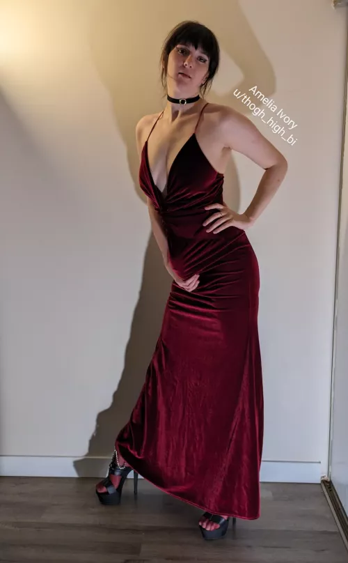 You think you can handle a real woman? Bend over and let's find out... by thogh_high_bi