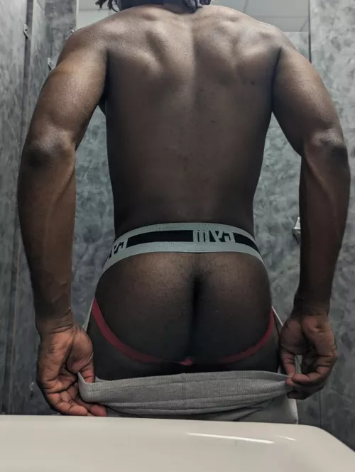 (21) We should always stretch before a workout  by koukouy