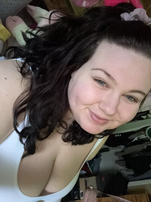 Bare face and a smile  by LenaBeanNoodle