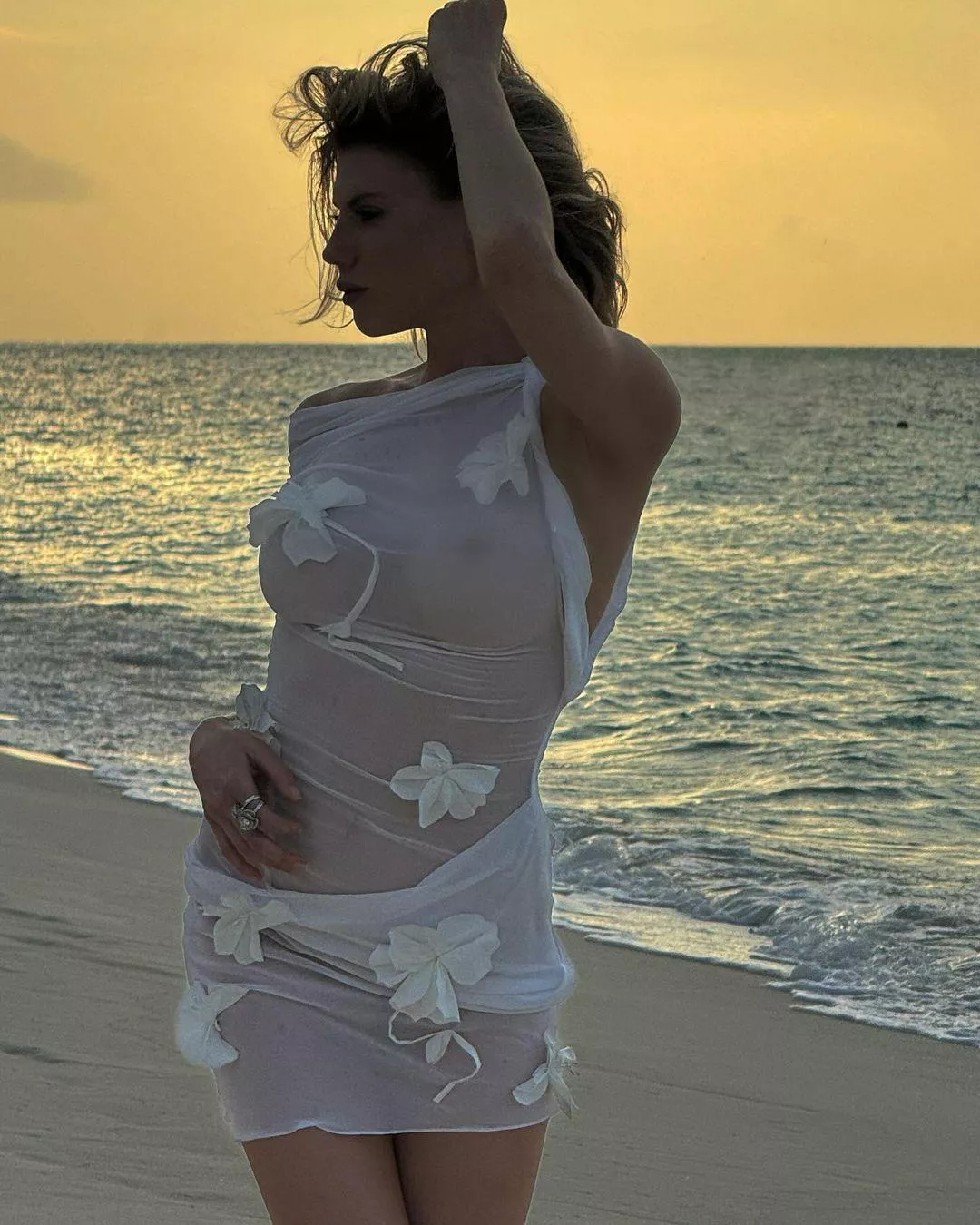 Charlotte McKinney posted by 1steptofar