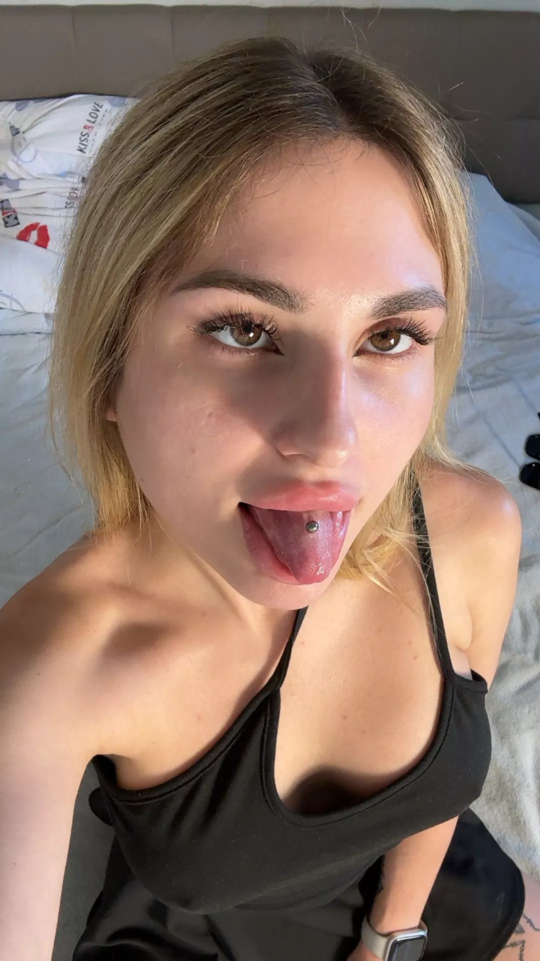 Doesn’t my mouth look inviting posted by ColorlessHedgehog