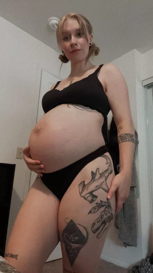 Hospital trips aren’t fun, cheer me up  by Monique_dancing