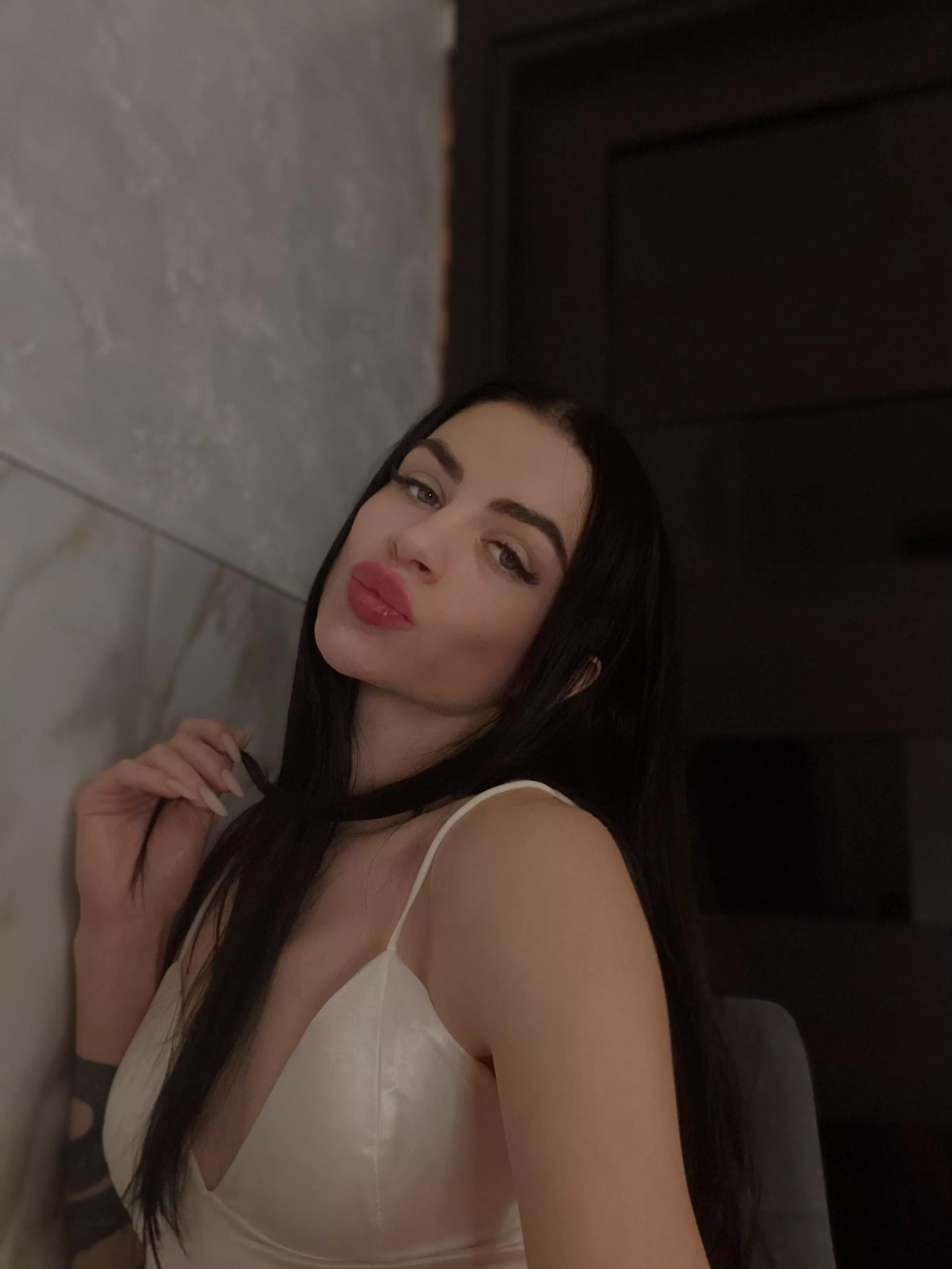 I am 19 and I have a crush on my professor... Do older men find me attractive? posted by theshabbyliberation