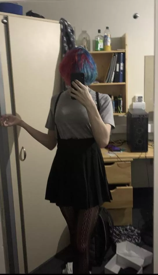 I love how I look 💙 posted by Realistic_Light1032