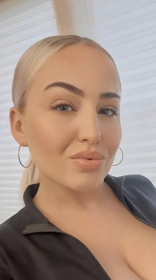 I've been told that guys aren't into pale girls anymore by Cute_Fluffyx