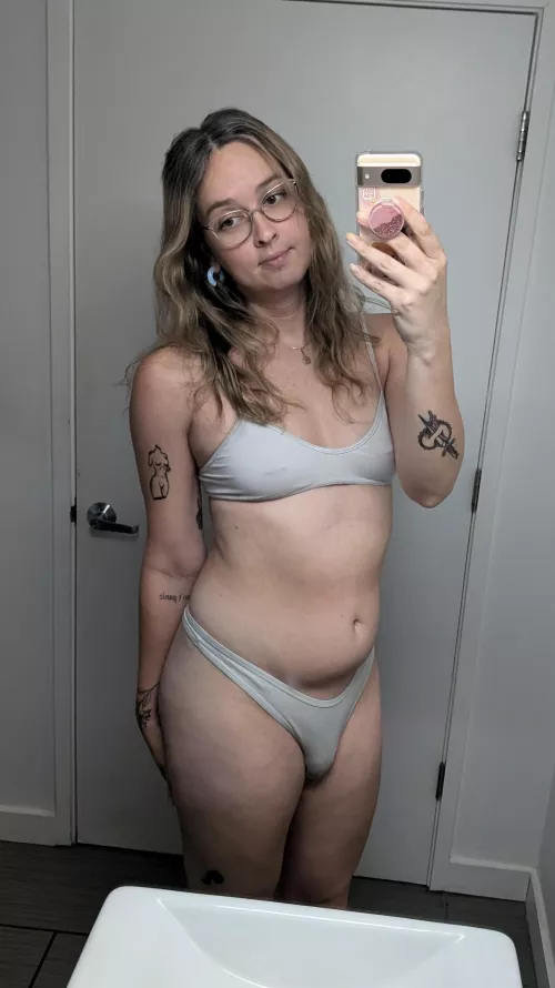 just a little bulge by fayefaye666