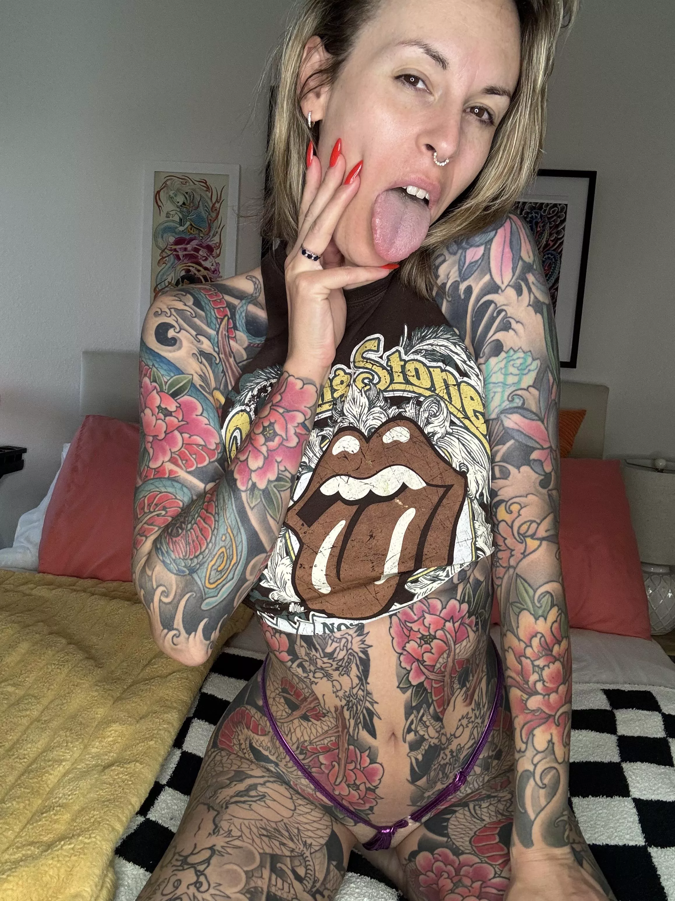 Let’s go to a concert and fuck in public  posted by kuzagirl