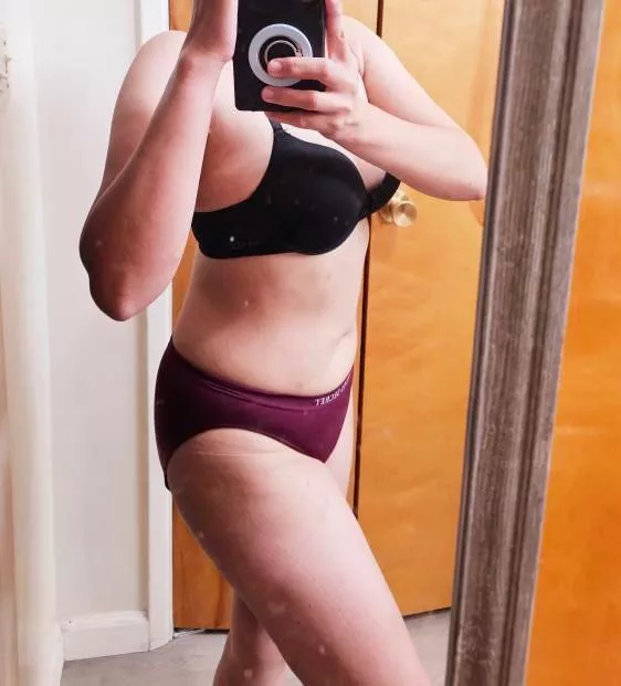 Love this picture! Still sexy even tho I’m getting older 🥰 posted by GorgeousRenya