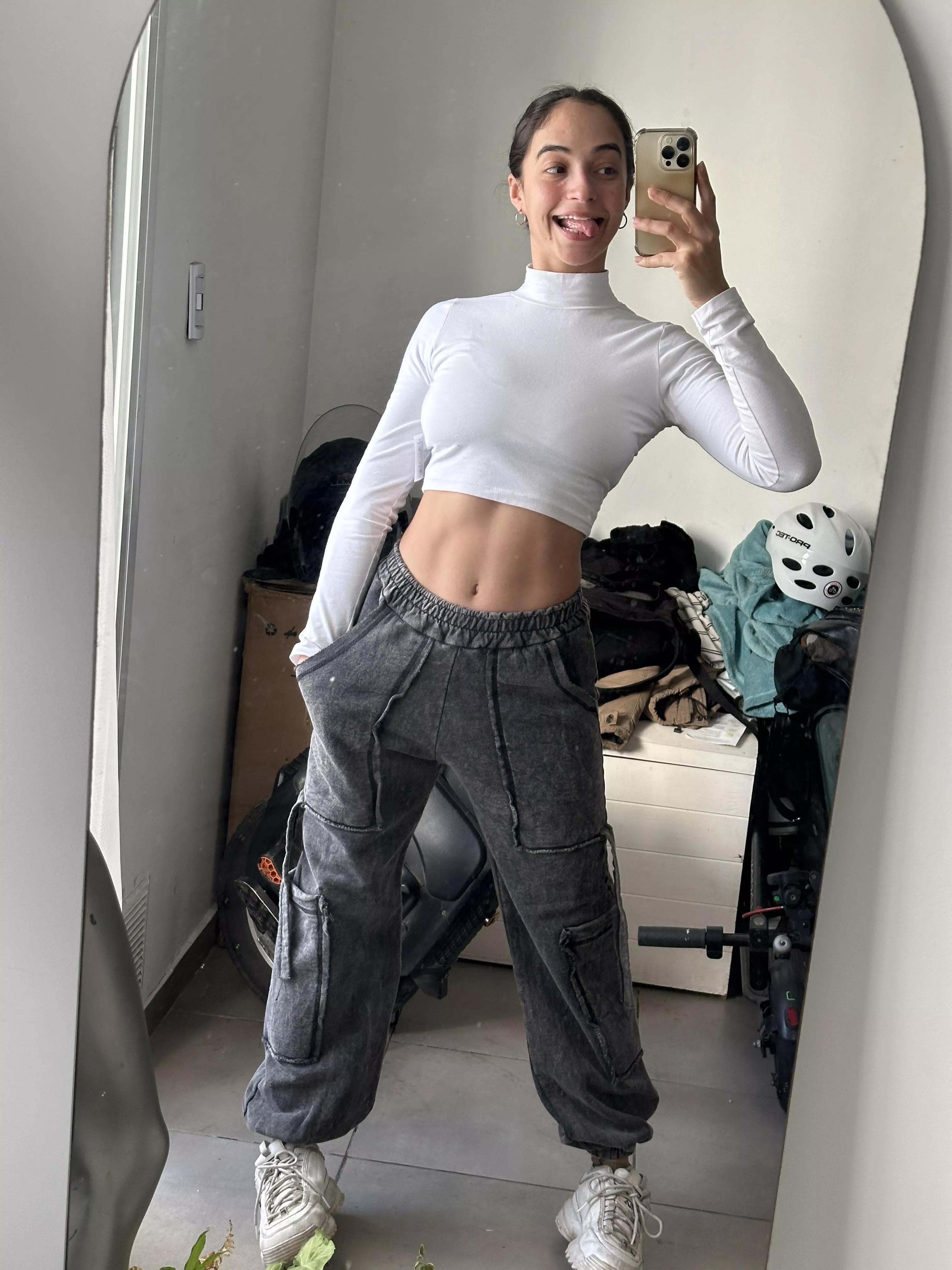 My new white croptop, do you like it? posted by yourriderangel