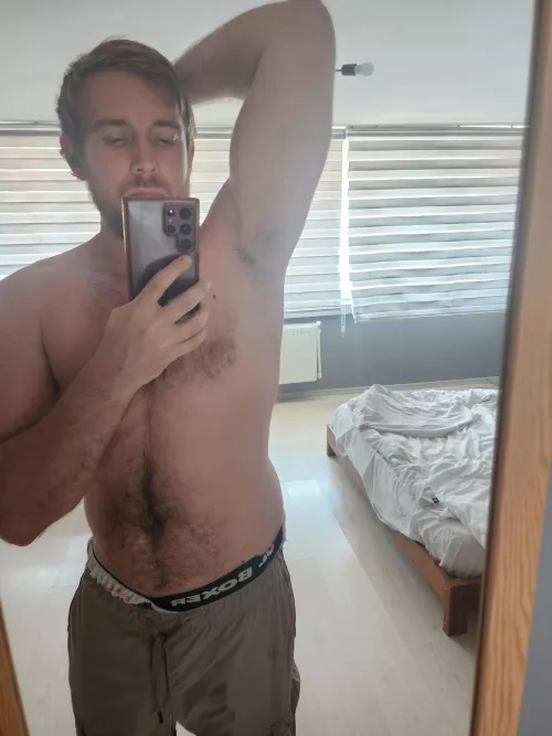 The armpit photo after a long day ! by benfriendlyofficial