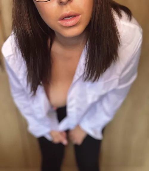 There’s something behind you. by islarosexox1