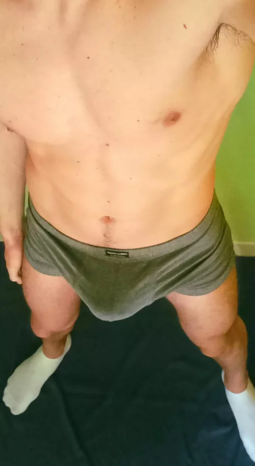 (26) I wonder why my neighbor loves when I workout near the window 😁 by theshylucas