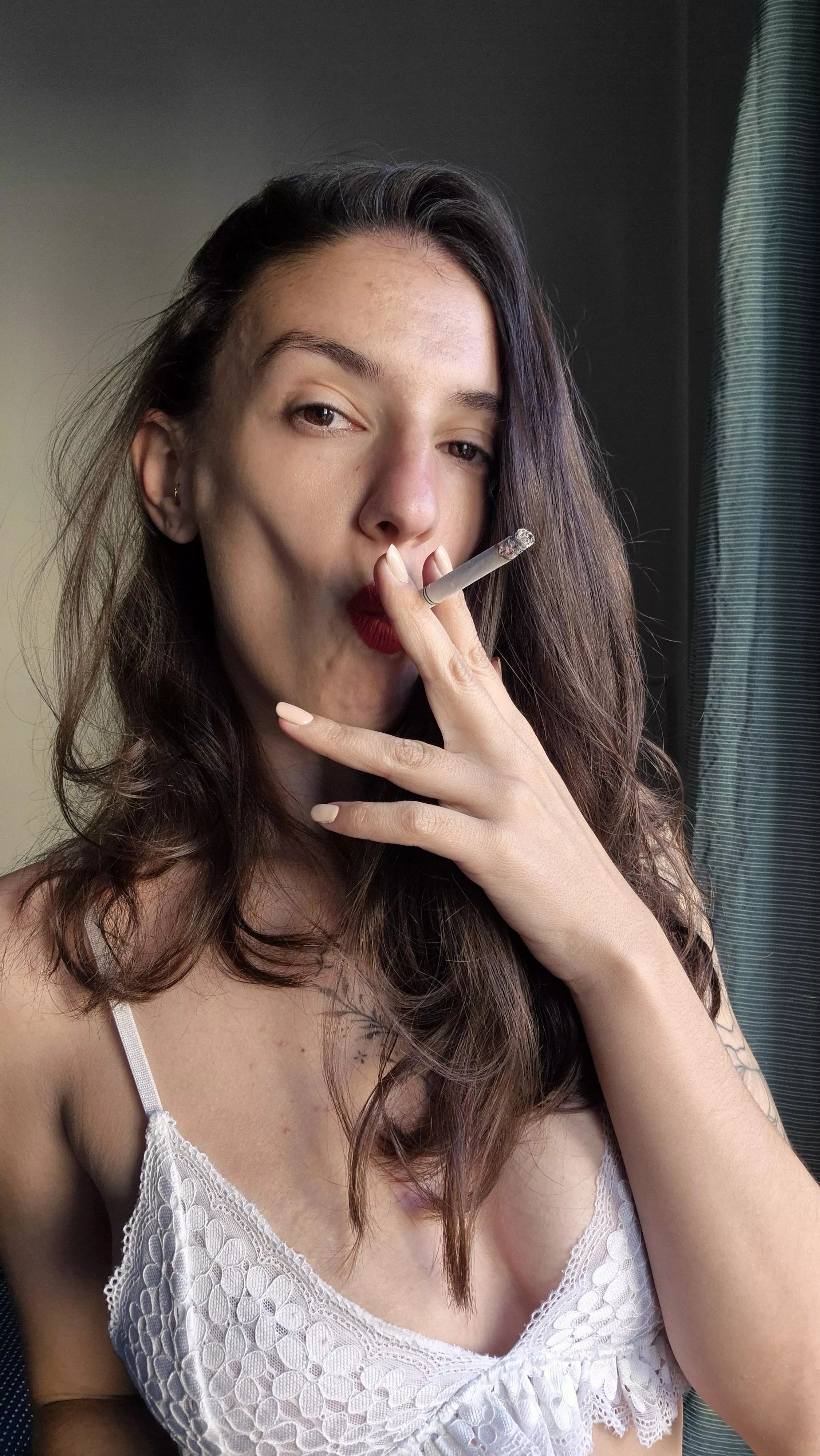 A few years smoking already, discovering how sexy it looks little by little 💋 posted by MissyJulie1