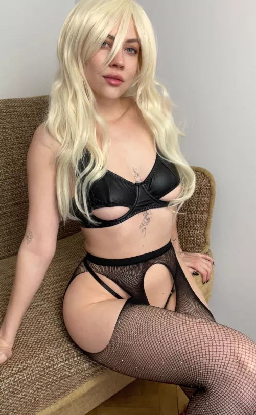 And under those huge tits there is a shaved Slavic, small pussy by Uerimavianna