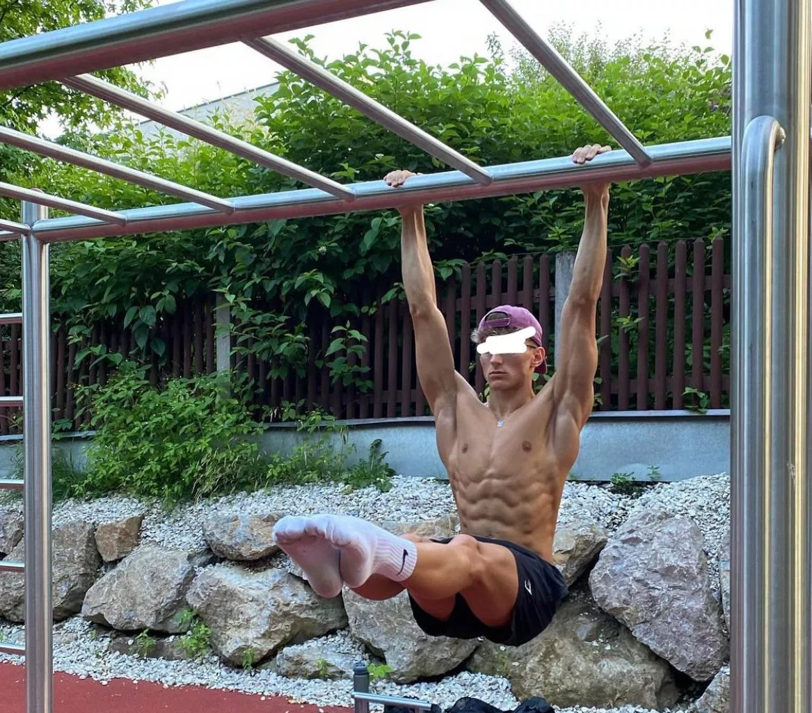 Are u into sporty guys?🤓 posted by CapitalAd8957