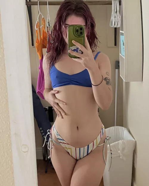 Beach babe!  by lilyydayy