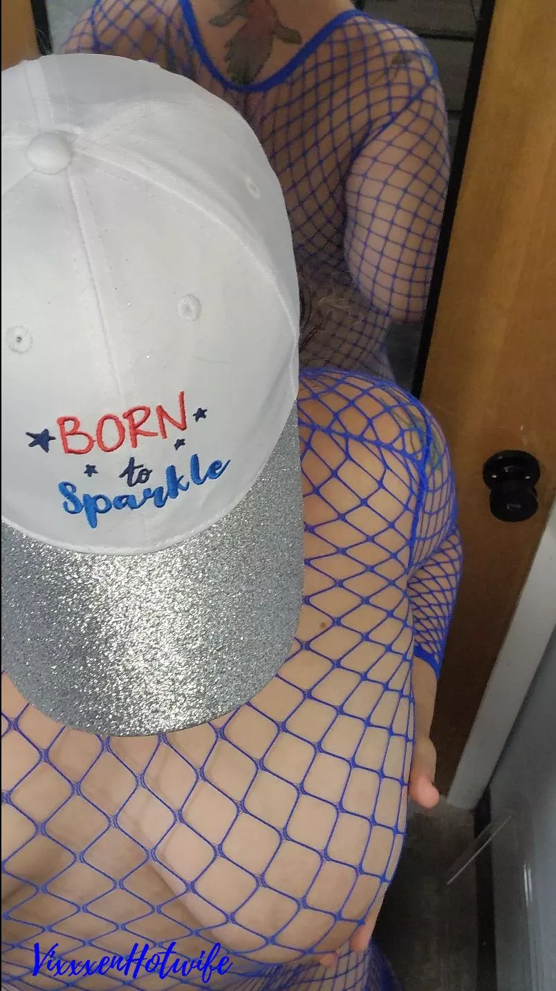 🧨 Celebrating the 4th with some boob action! We are born to sparkle. ✨ posted by vixxxenhotwife