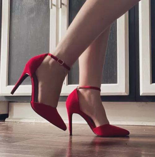 dinner heels  by Electronic-Ad4404