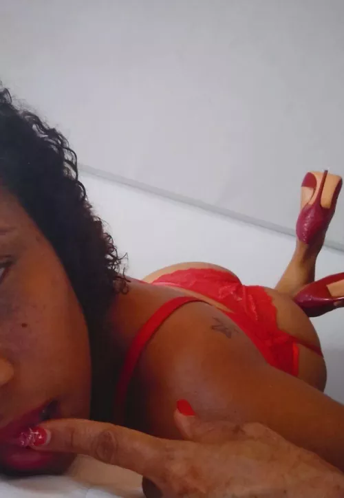 I'm bored and I don't want to start fantasizing alone... by lady3xquirtx