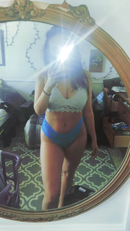 learning to love my body again  by bangbangreign21