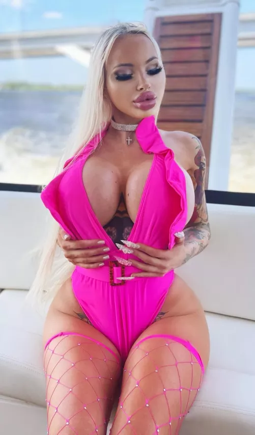 Look at that beautiful fuckface. by trophylover