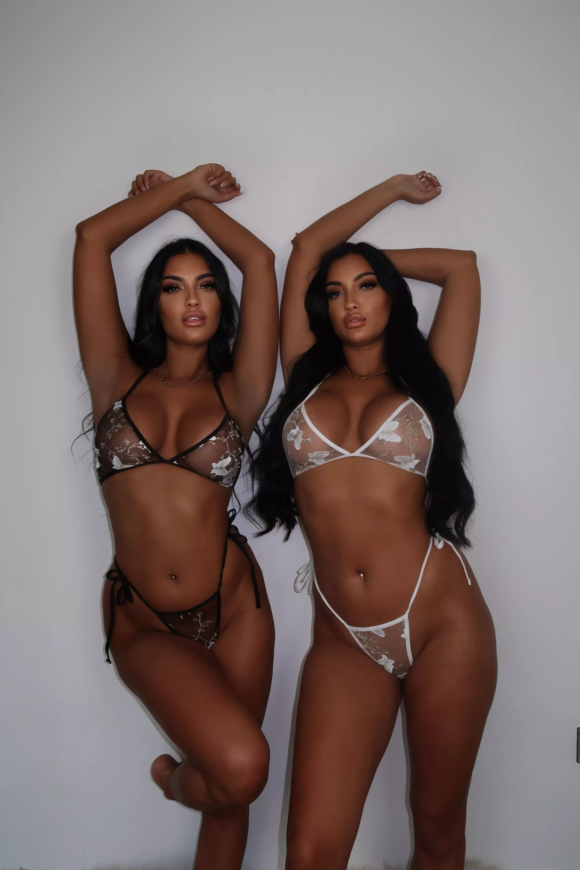 Sexy Twins posted by Sedgley_twinsss