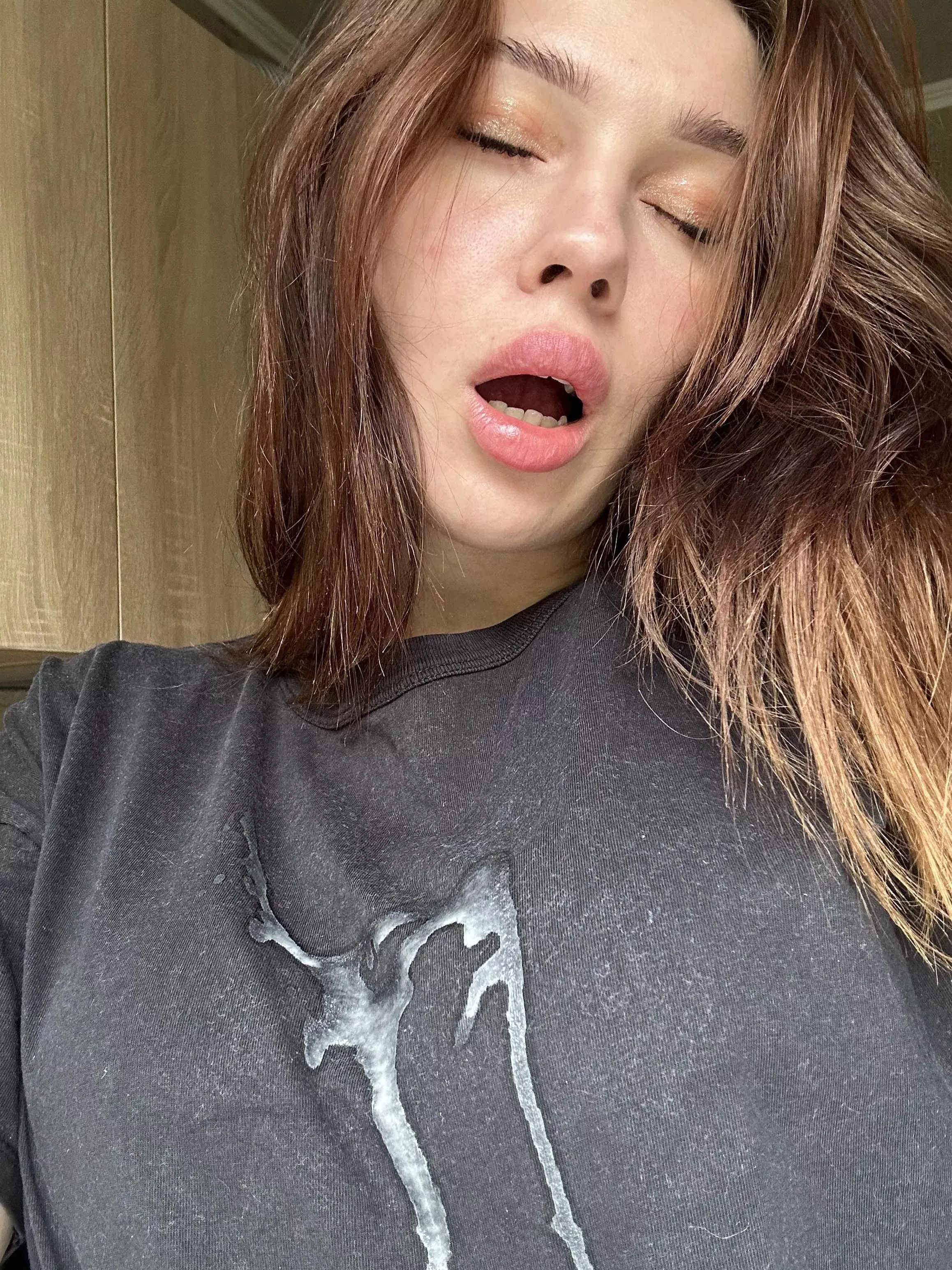 A guy from Tinder stained a fresh T-shirt right in the cafe toilet posted by apple_only_