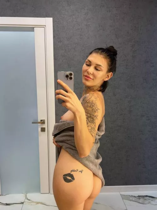 A quick booty shake by meow_meow_33