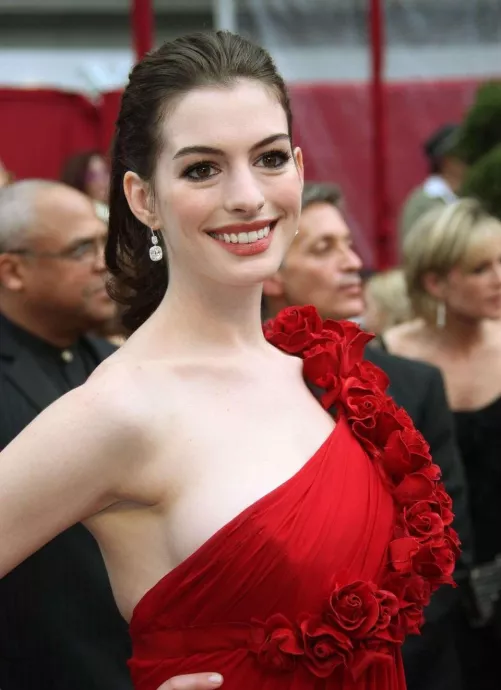 Anne Hathaway by Professional-Party37
