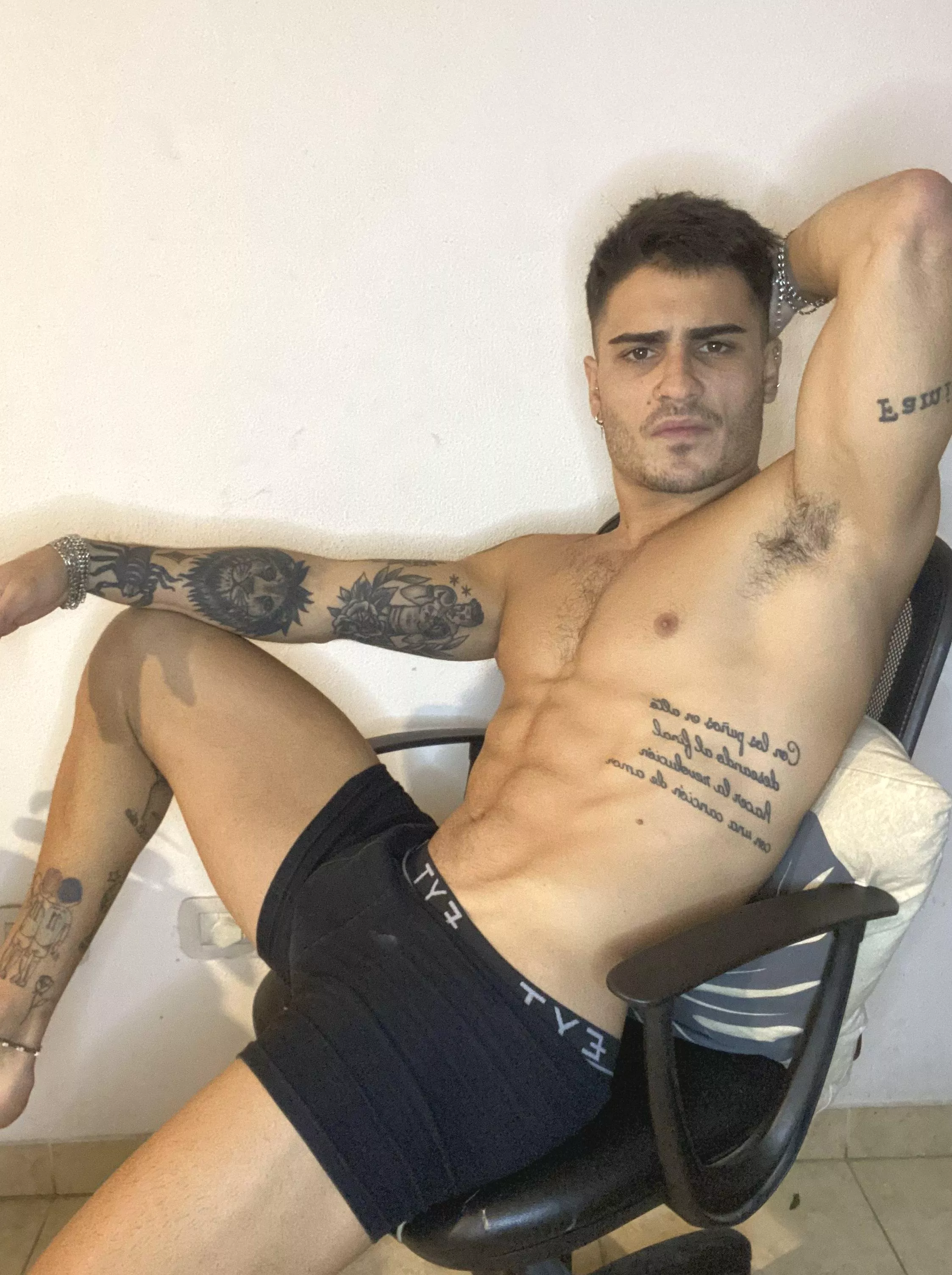  Can you handle the stench of my sweaty, naughty man armpits?  posted by OlieTheKing