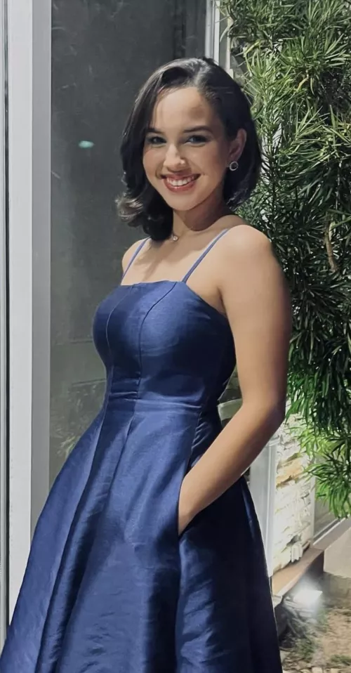 Grad Girl 👩🏻‍🎓 by DryTruck1