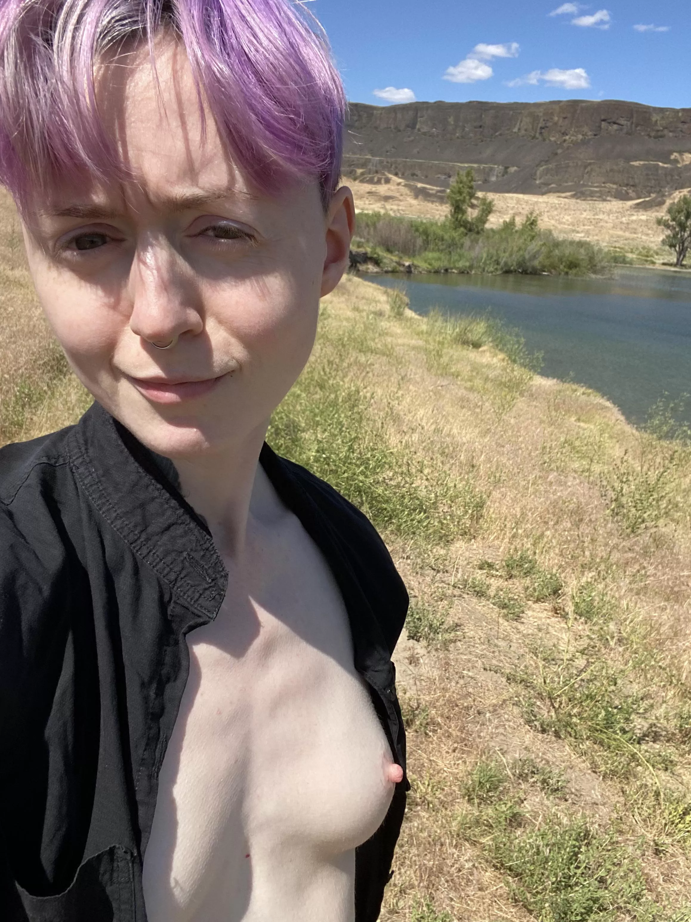 Just enjoying the great outdoors ⛅️  posted by quill_la_petite