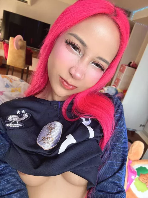 pink hair dont care by PomegranateFim