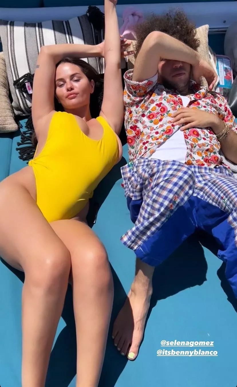 Selena Gomez  posted by neerajuchiha