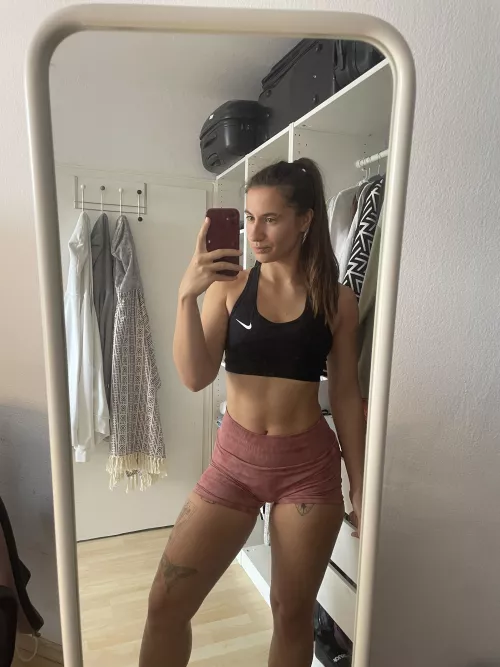 somethings hot in the mirror by sweetlikehannah