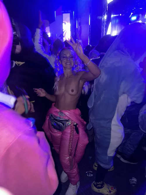 who approves of freeing the nips at festivals by keeksuncensoreddd