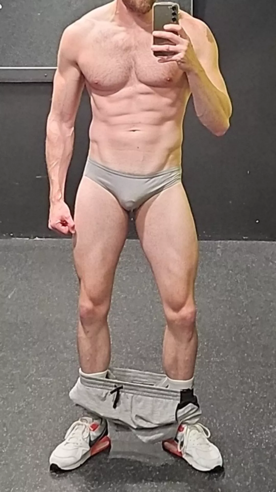 33, former mil, dad. Looking for fit men ONLY. Other bi dads hmu. Maroonguard23. Don't be afraid to show face. posted by Jumpy-Opportunity643