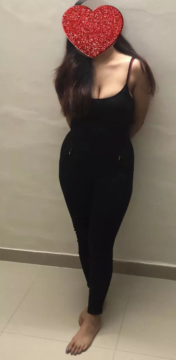 Candid click at work posted by Discreet_25